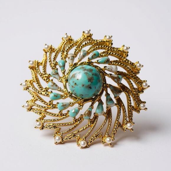 Vintage 1972 SARAH COVENTRY signed gold tone “Azure Skies” round Brooch - Picture 1 of 6